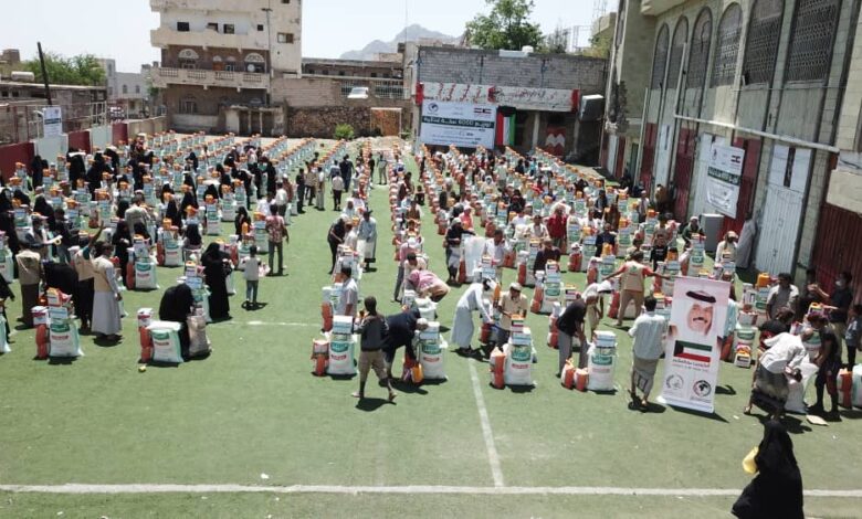 Photo of الجمعية الكويتية للاغاثة توزع 2500 سلة غذائية بمحافظة (تعز) اليمنية ضمن حملة (الكويت بجانبكم) المستمرة منذ 6 سنوات